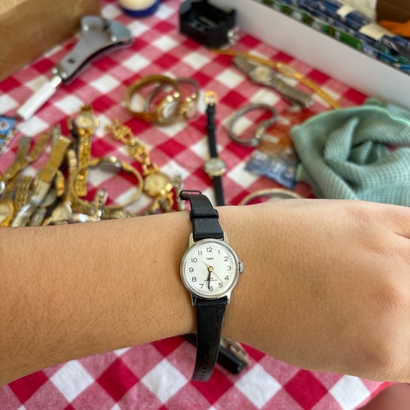 Vintage mechanical ladies Timex White Dial Watch main image 8